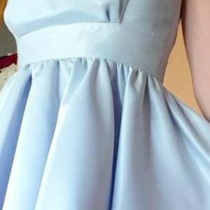 Нежно-голубое короткое платье
