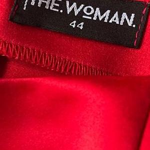 Красное платье The Woman